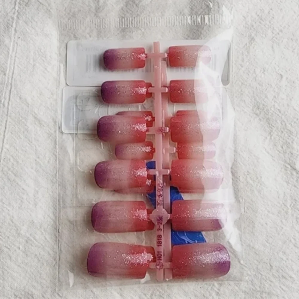 24 Pieces Fake press on nails